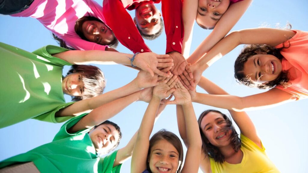 Viele Hände von Kindern